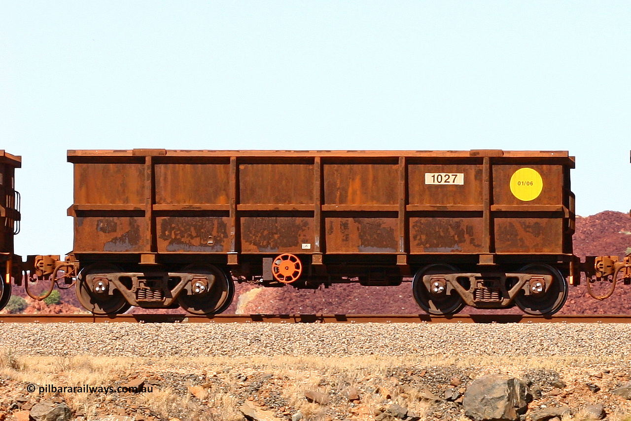 1027 060722 7437
Robe River ore waggon 1027, built by Bradken Rail Qld in January 2006, handbrake side empty view at the 45.4 km just south of Harding Siding on the Cape Lambert line. July 22, 2006.
Keywords: 1027;Bradken-Rail-Qld;Robe-ore-waggon;