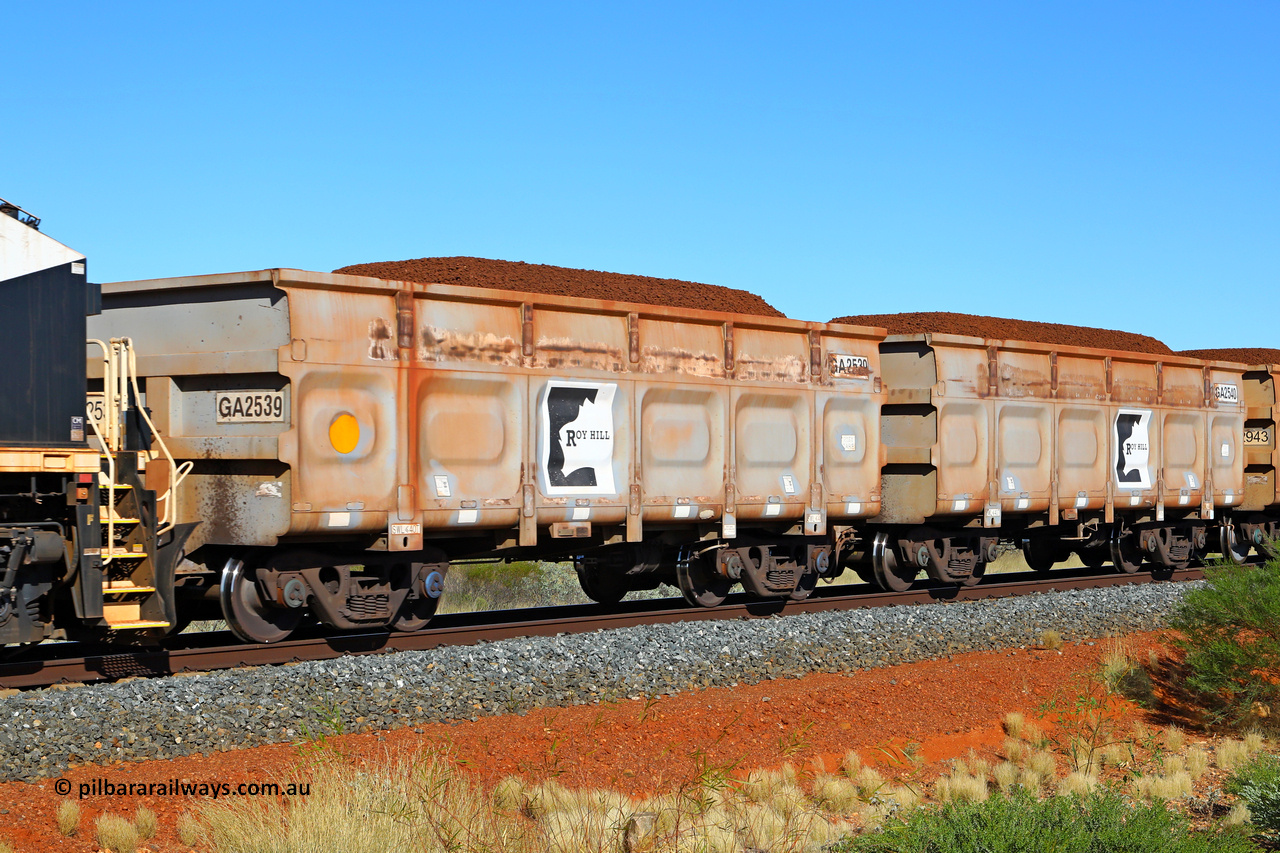 250501 0303
At the 88.448 km, just south of HPPL crossing loop on the Roy Hill line, loaded Roy Hill waggon pair GA 2539 - GA 2540, built in China by CSR Yangtze as an CCK138 model ore waggon. May 1, 2025.
Keywords: GA-type;GA2539-GA2540;CSR-Yangtze;CCK138;