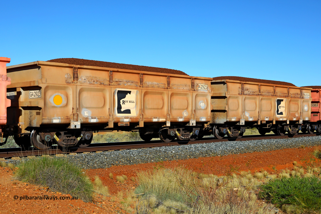 250501 0343
At the 88.448 km, just south of HPPL crossing loop on the Roy Hill line, loaded Roy Hill waggon pair GA 2923 - GA 2924, built in China by CSR Yangtze as an CCK138 model ore waggon. May 1, 2025.
Keywords: GA-type;GA2923-GA2924;CSR-Yangtze;CCK138;