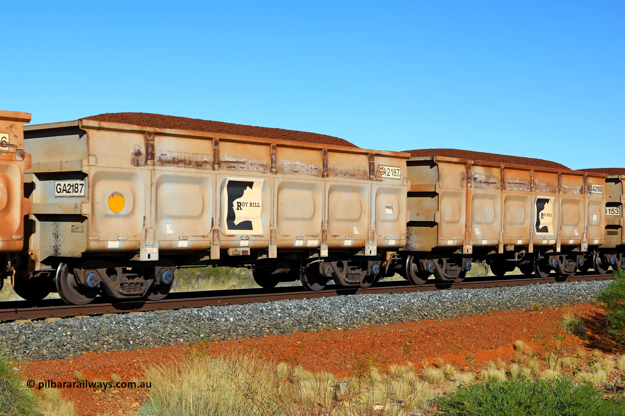 250501 0353
At the 88.448 km, just south of HPPL crossing loop on the Roy Hill line, loaded Roy Hill waggon pair GA 2187 - GA 2188, built in China by CSR Yangtze as an CCK138 model ore waggon. May 1, 2025.
Keywords: GA-type;GA2187-GA2188;CSR-Yangtze;CCK138;