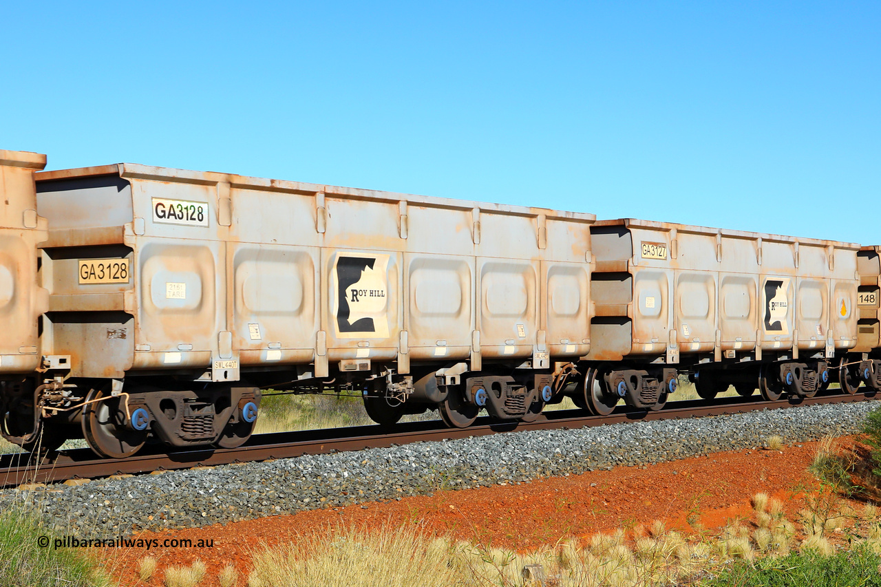 250501 0488
At the 88.448 km, just south of HPPL crossing loop on the Roy Hill line, empty Roy Hill waggon pair GA 3127 - GA 3128, built in China by CSR Yangtze as an CCK138 model ore waggon. May 1, 2025.
Keywords: GA-type;GA3127-GA3128;CSR-Yangtze;CCK138