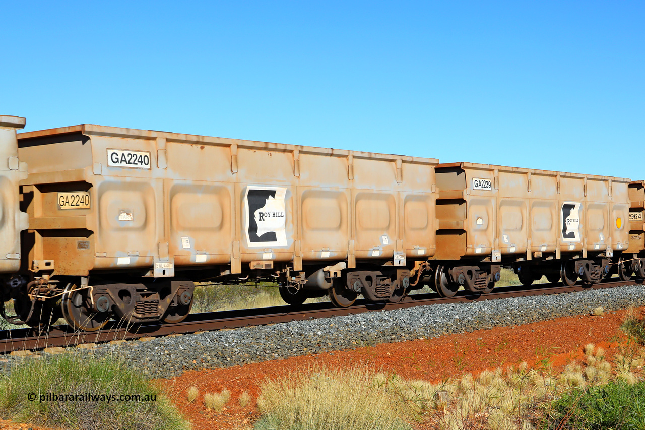250501 0508
At the 88.448 km, just south of HPPL crossing loop on the Roy Hill line, empty Roy Hill waggon pair GA 2239 - GA 2240, built in China by CSR Yangtze as an CCK138 model ore waggon. May 1, 2025.
Keywords: GA-type;GA2239-GA2240;CSR-Yangtze;CCK138;