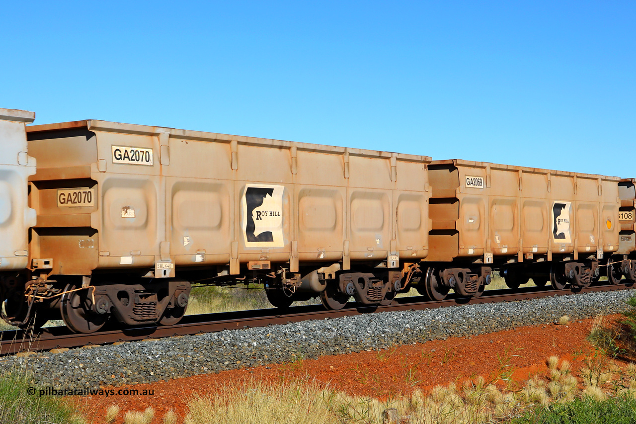 250501 0533
At the 88.448 km, just south of HPPL crossing loop on the Roy Hill line, empty Roy Hill waggon pair GA 2069 - GA 2070, built in China by CSR Yangtze as an CCK138 model ore waggon. May 1, 2025.
Keywords: GA-type;GA2069-GA2070;CSR-Yangtze;CCK138;