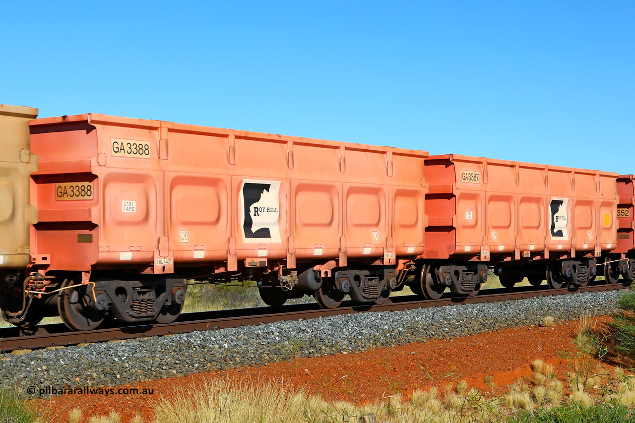 250501 0539
At the 88.448 km, just south of HPPL crossing loop on the Roy Hill line, empty Roy Hill waggon pair GA 3387 - GA 3388, built in China by CRRC Yangtze as an CCK138 model ore waggon in Breast Cancer Awareness pink livery. May 1, 2025
Keywords: GA-type;GA3387-GA3388;CRRC-Yangtze;CCK138;
