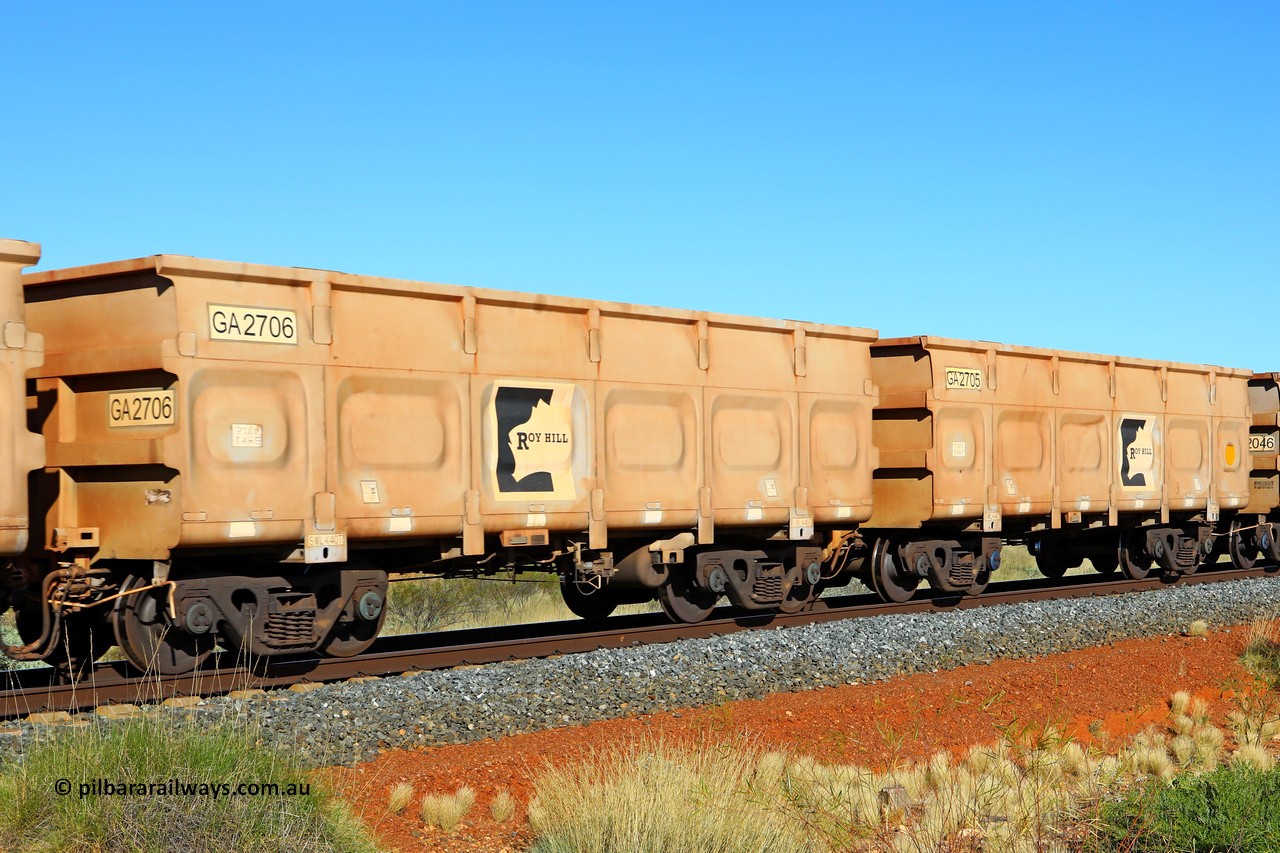 250501 0552
At the 88.448 km, just south of HPPL crossing loop on the Roy Hill line, empty Roy Hill waggon pair GA 2705 - GA 2706, built in China by CSR Yangtze as an CCK138 model ore waggon. May 1, 2025.
Keywords: GA-type;GA2705-GA2706;CSR-Yangtze;CCK138