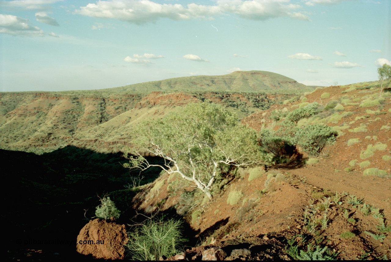 195-09
Wittenoom, Bee Gorge, view from top of cat walk looking east, where cat walk joins the top of the range.

