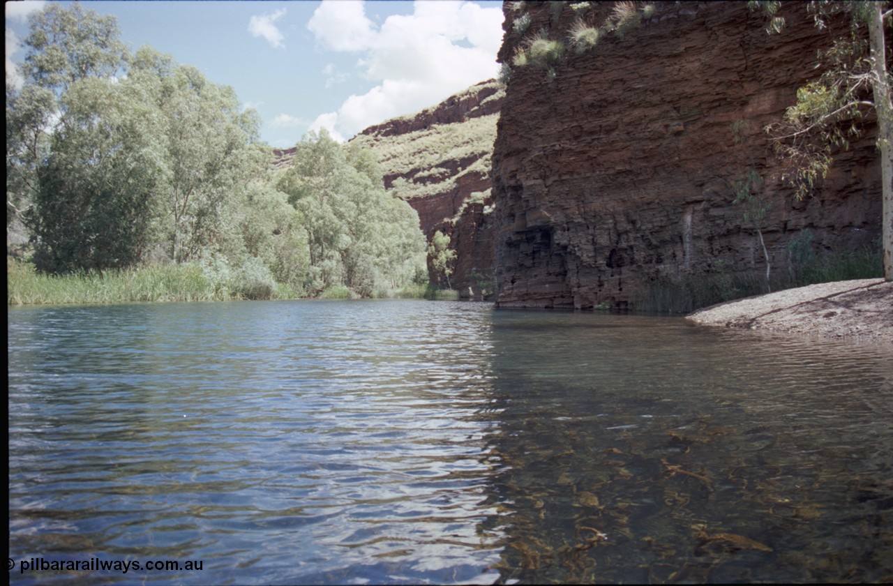 198-10
Wittenoom Gorge, Crossing Pool.
