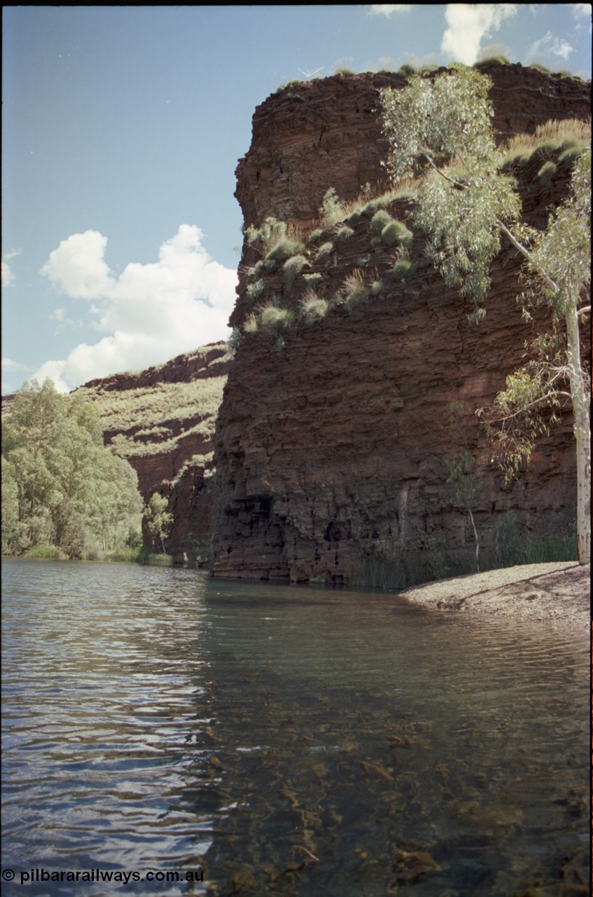 198-11
Wittenoom Gorge, Crossing Pool.
