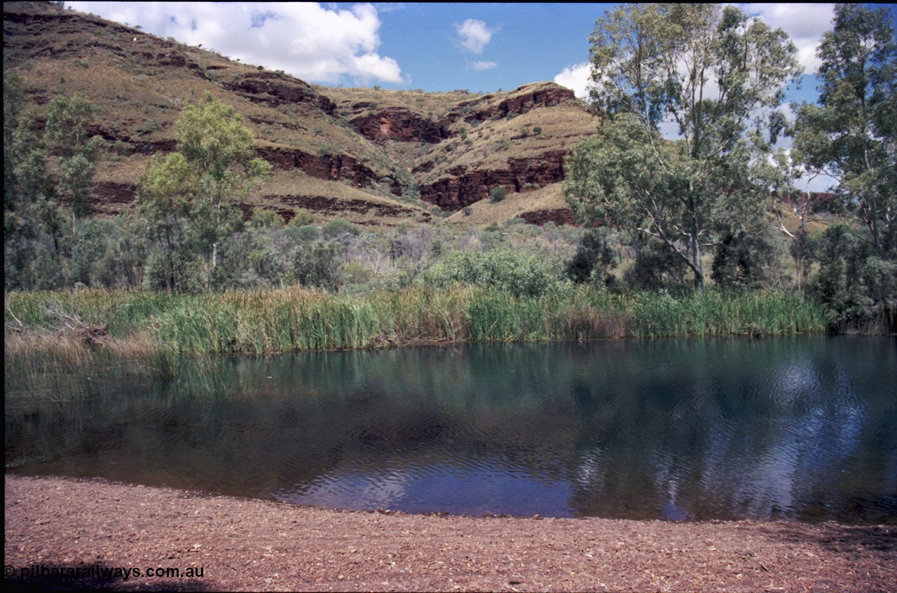 198-12
Wittenoom Gorge, Crossing Pool.
