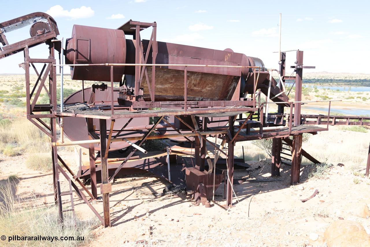 140517-4373
Marble Bar, Prospector Creek, tin mine, near Fishers Cairn the area was a Tailings Lease #10 (87H) - FISHERS CAIRN held by Moolyella Tin Pty. Ltd in the 1960s, then a machinery lease in the 1970s. Remains of a dry tin concentrate plant. [url=https://goo.gl/maps/56rBXcyAjor]Location Here[/url].

