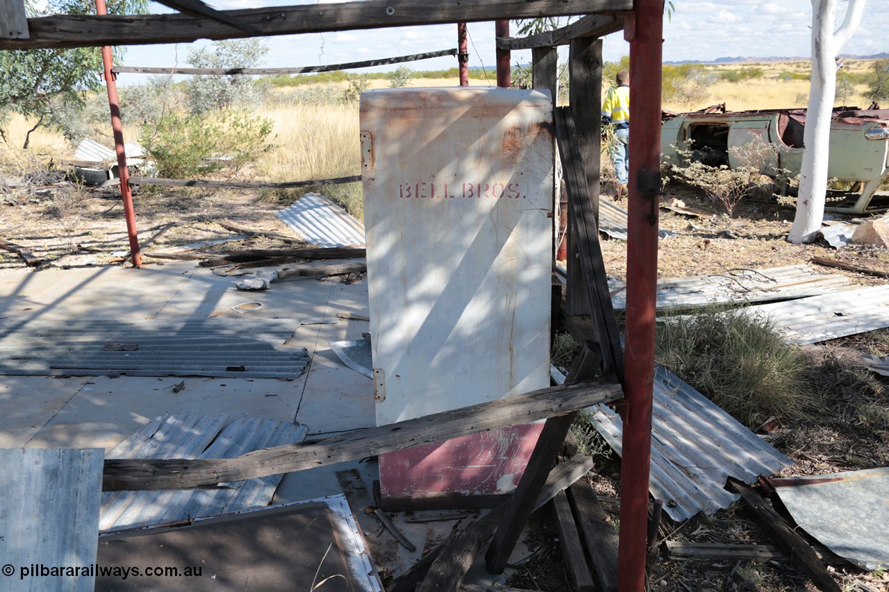 140517-4397
Marble Bar, Prospector Creek, tin mine, near Fishers Cairn the area was a Tailings Lease #10 (87H) - FISHERS CAIRN held by Moolyella Tin Pty. Ltd in the 1960s, then a machinery lease in the 1970s. Remains of a dry tin concentrate plant. [url=https://goo.gl/maps/56rBXcyAjor]Location Here[/url].
