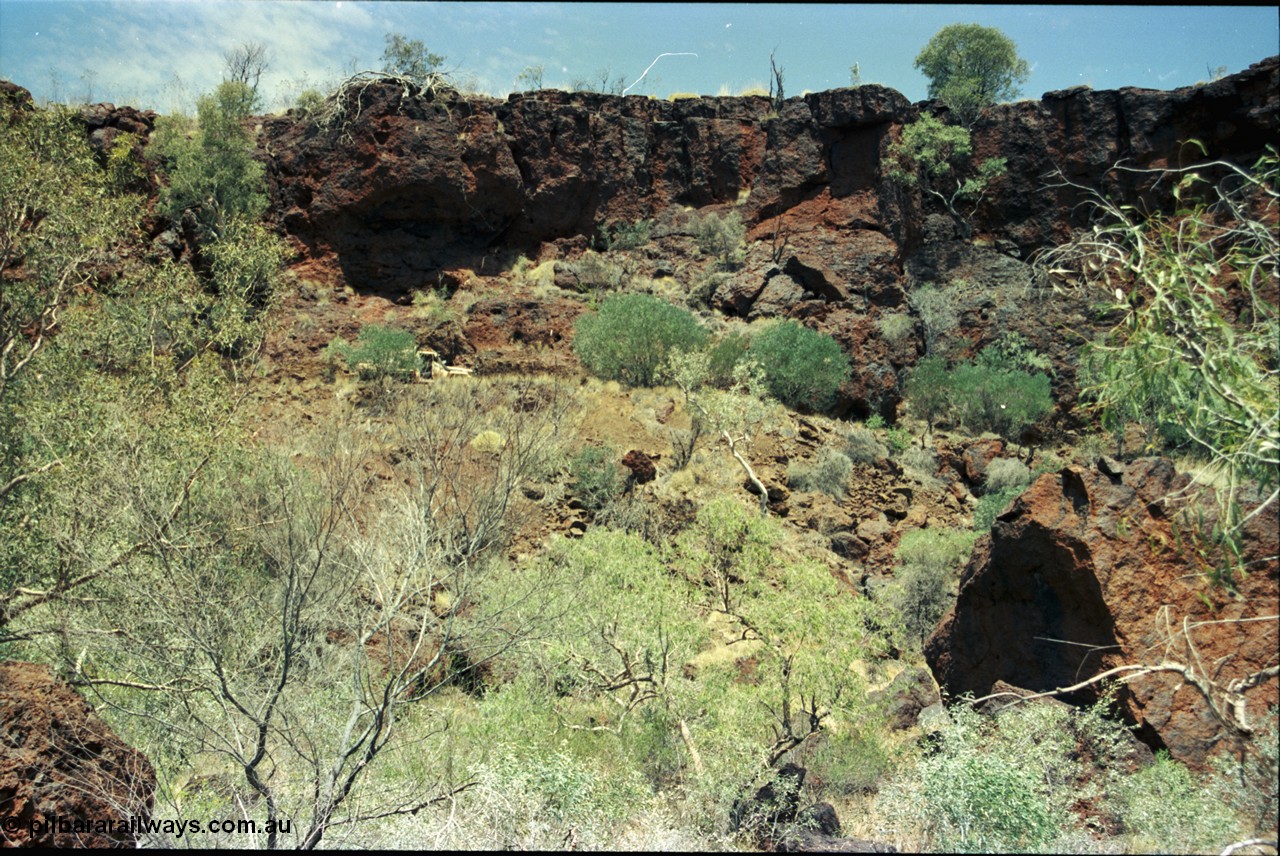 205-35
Koodaideri, area around this underground drive, drive location is [url=https://maps.app.goo.gl/ACyb86LYJAF9GMnVA]22 31'48.36