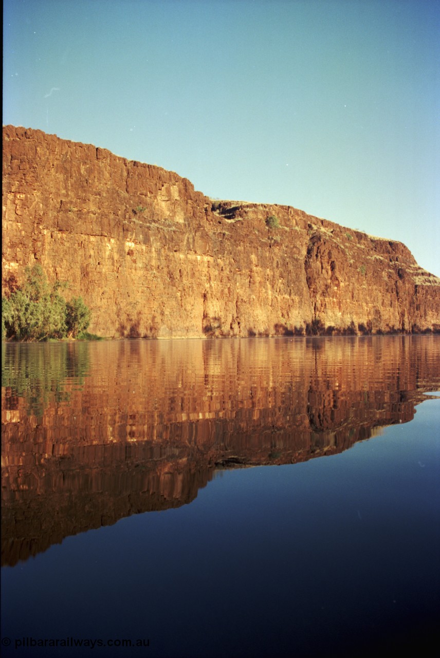 206-20
The western wall of Carawine Pool.
