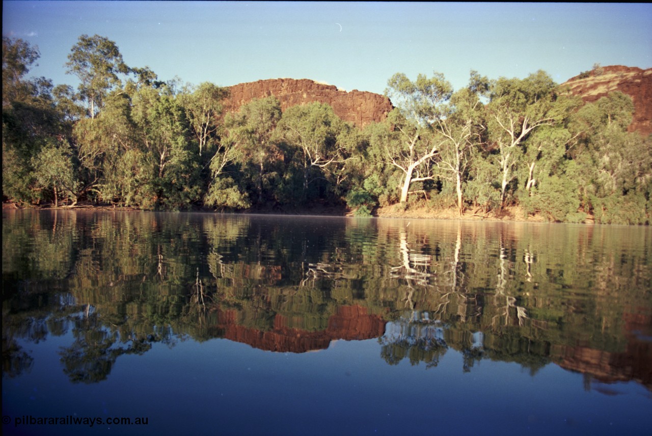 206-22
Where Carawine Creek joins the Oakover River.
