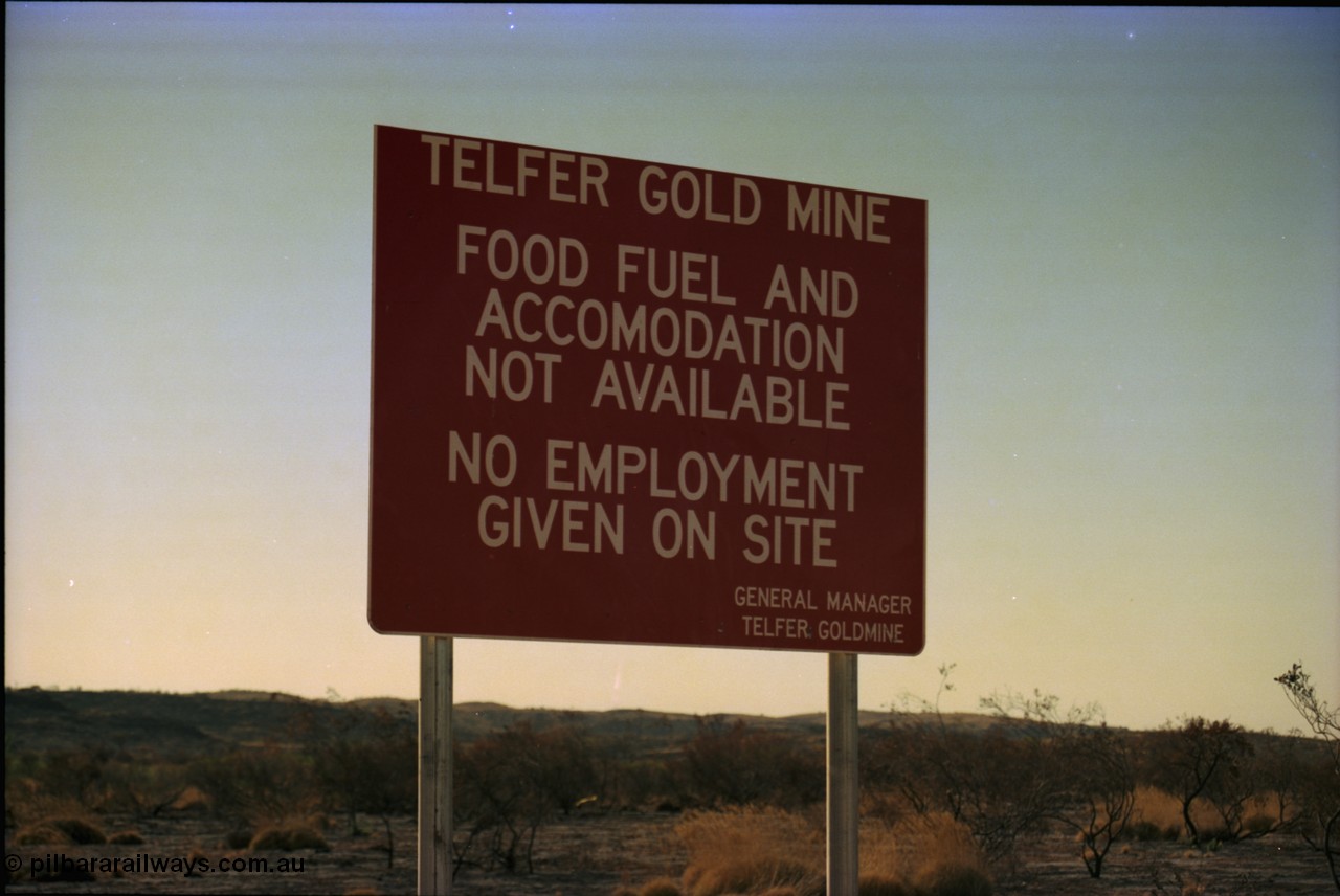 206-24
The signs for Telfer, along the same lines as the Woodie Woodie signs.
