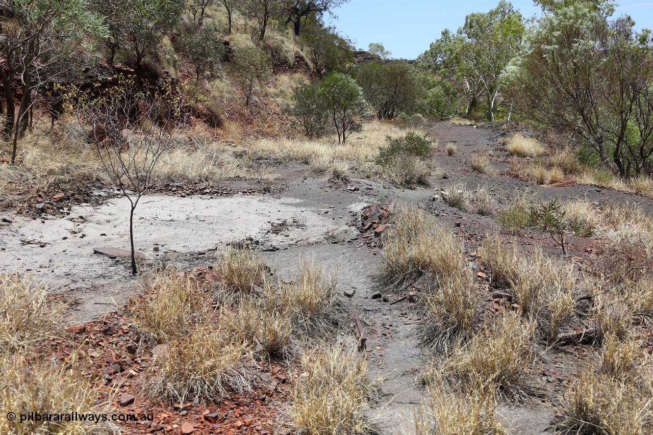 160101 9800
Wittenoom Gorge, Gorge Mine area, looking east along the north wall with the drive line to the adits. [url=https://goo.gl/maps/V3GRgi3LzVhEmUyE9]GeoData[/url].
