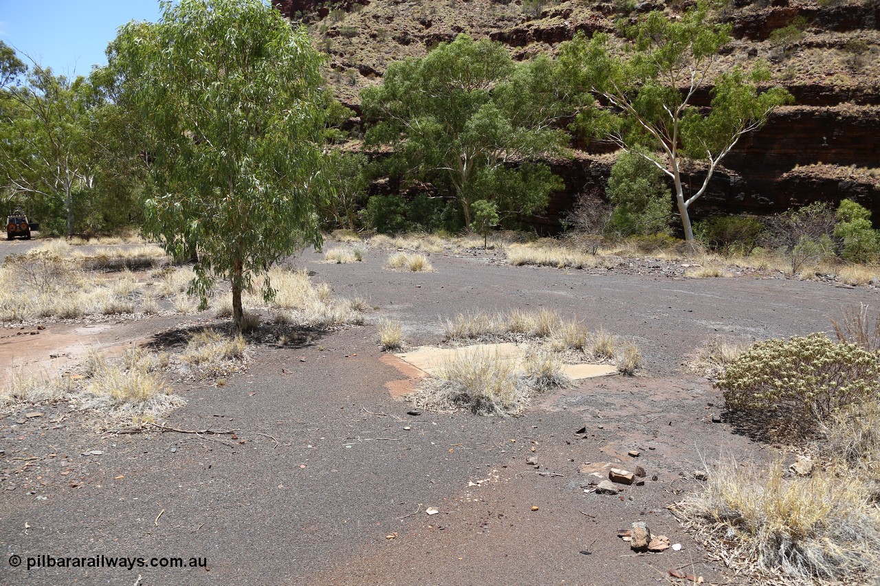 160101 9802
Wittenoom Gorge, Gorge Mine area, old building slabs and foundations looking east. [url=https://goo.gl/maps/B99JmZYQ9GvP6VrV9]GeoData[/url].
