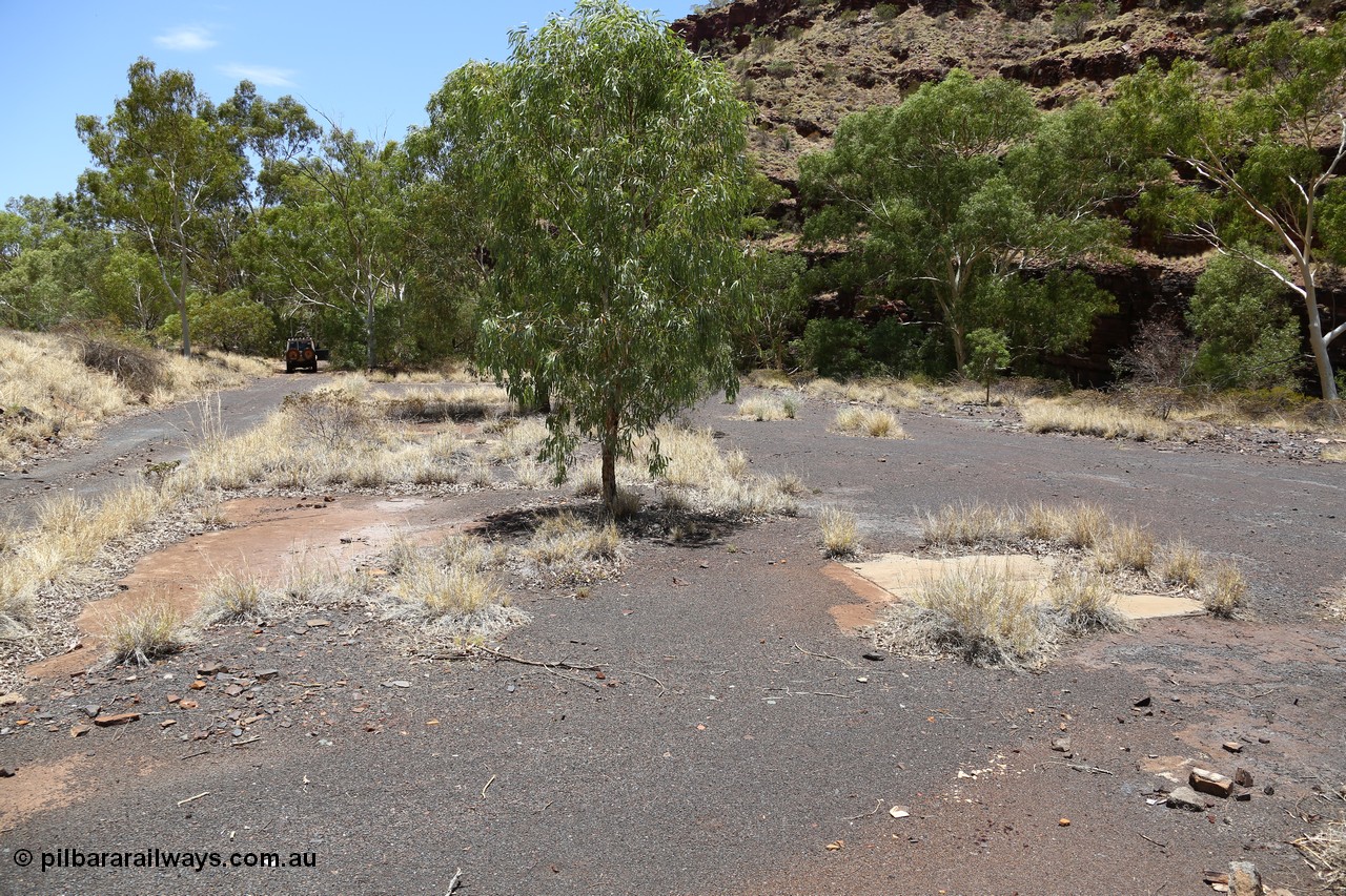 160101 9803
Wittenoom Gorge, Gorge Mine area, old building slabs and foundations looking east. [url=https://goo.gl/maps/B99JmZYQ9GvP6VrV9]GeoData[/url].
