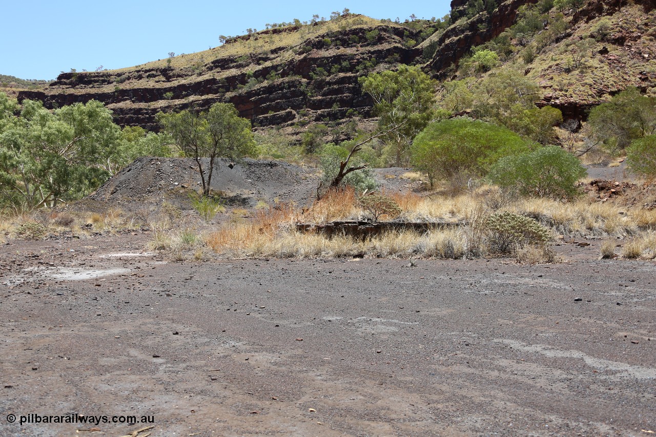 160101 9807
Wittenoom Gorge, Gorge Mine area, looking north west, at the old waggon dump area and workshops. [url=https://goo.gl/maps/ZwNUYEfVo7pDdAdz9]GeoData[/url].
