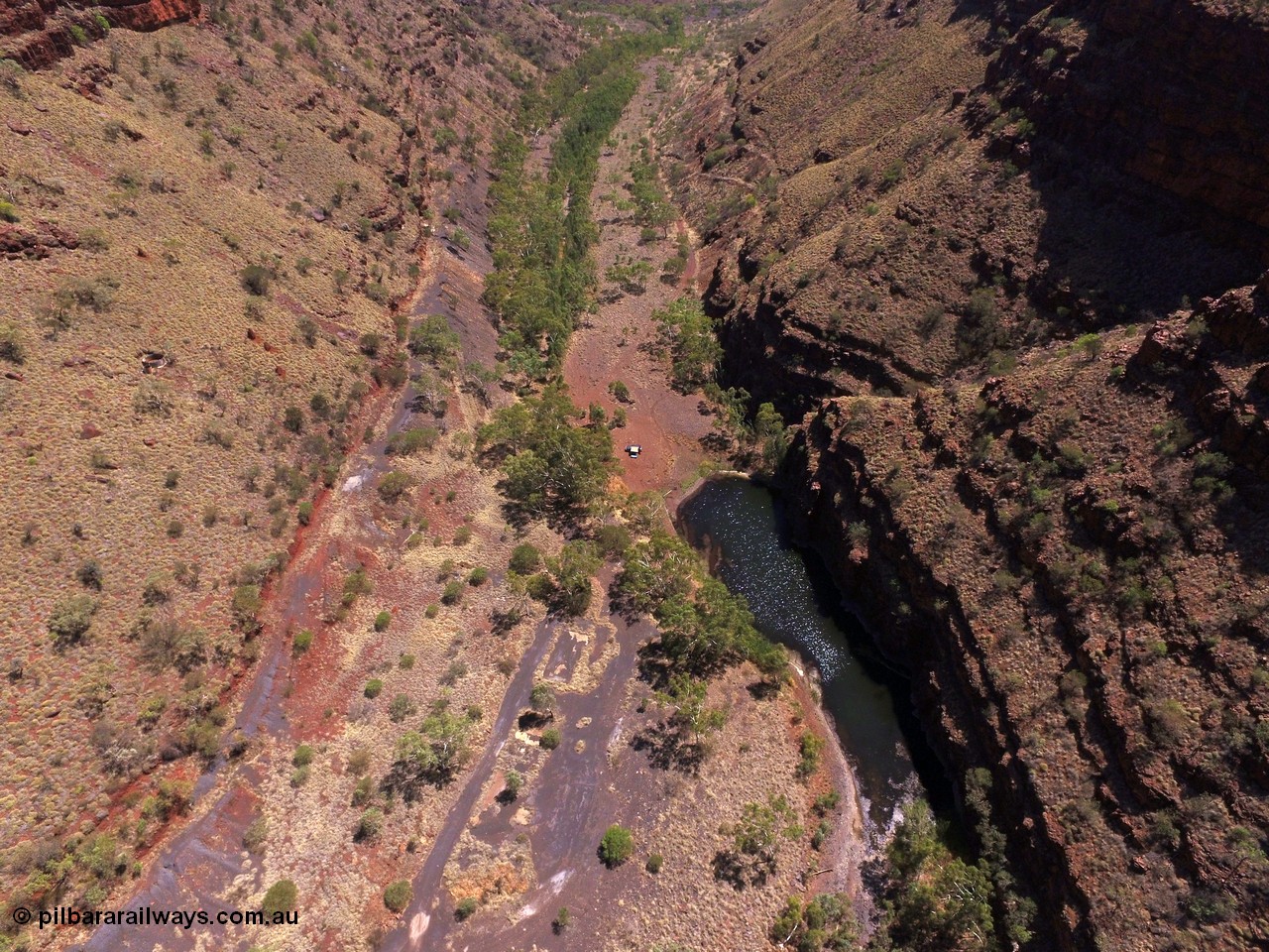 160101 DJI 0015
Wittenoom Gorge, view from above the Gorge Mine area and pool, looking north east, campers at pool, the drive can be seen cutting up the left side of the gorge. [url=https://goo.gl/maps/cYjHMK3d4myacmRN6]Geodata[/url].
