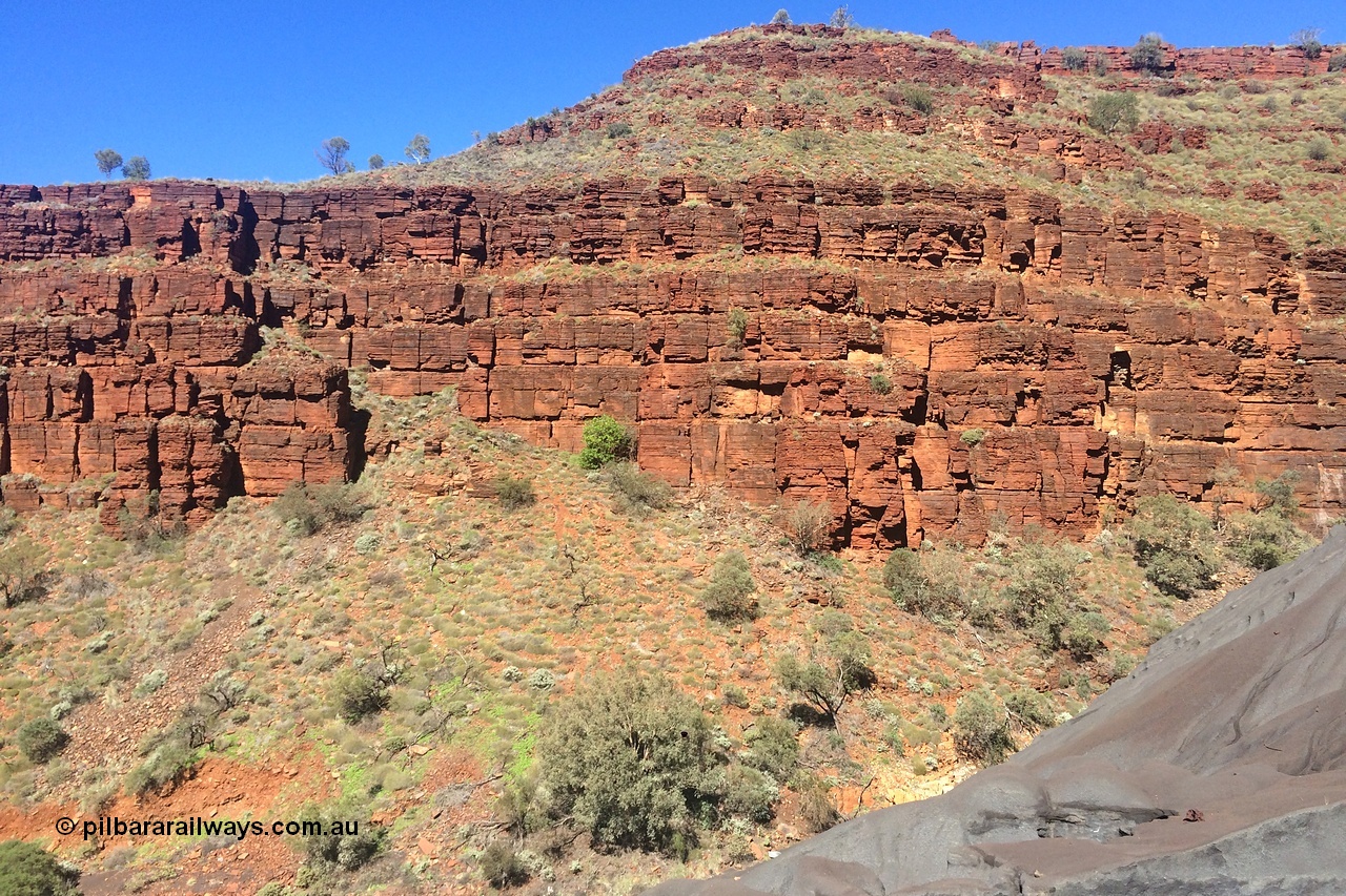 160710 iPh5S 2796
Wittenoom Gorge, Colonial Mine, looking at the south wall from the old building frame.
