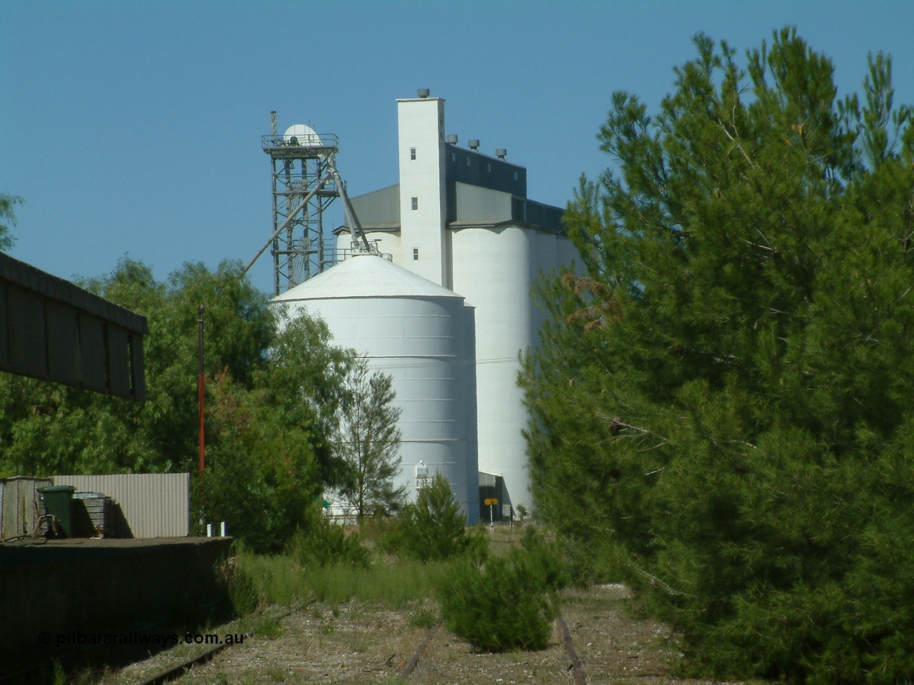 030403 111511
Kapunda view south from the station building looking at the silos.
