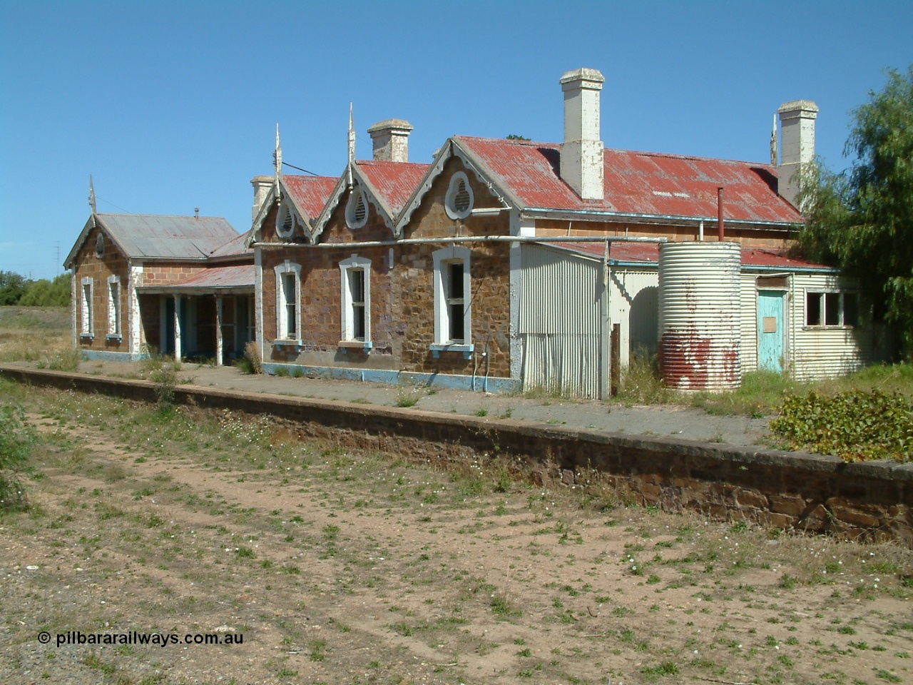 030403 132513
Eudunda railway station building looking south.
