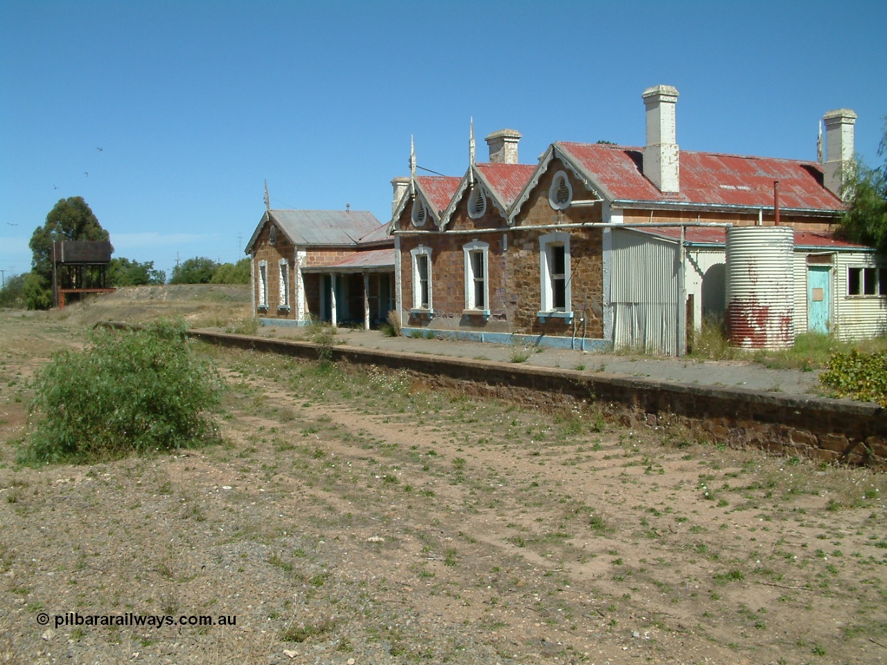 030403 132524
Eudunda railway station building looking south.
