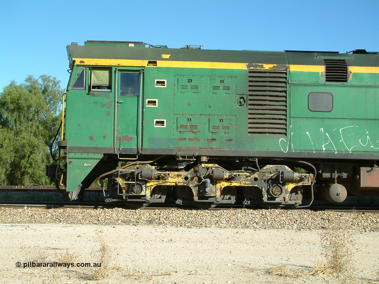 030403 154742
Gladstone, former South Australian Railways AE Goodwin built DL500G ALCo designated the 700 class, class leader 701 serial G6042-2, A end cab side shot, leads a grain train being loaded on the 3rd April 2003.
Keywords: 700-class;701;AE-Goodwin;ALCo;DL500G;G6042-2;