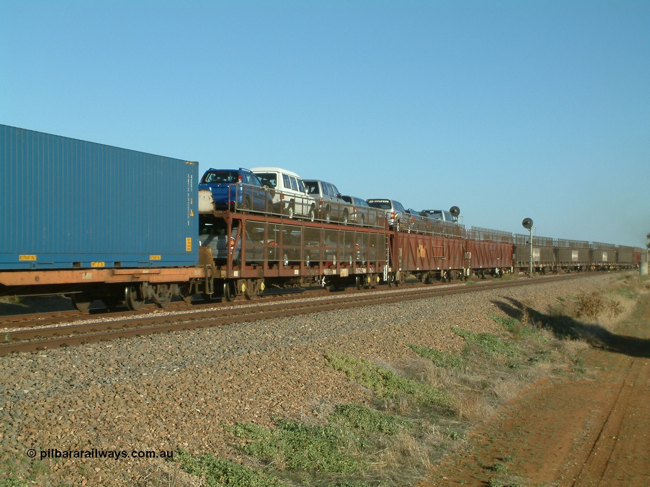 030403 165644
Red Hill, double deck car carrying waggons transition from the loop back onto the mainline. 3rd April 2003.
