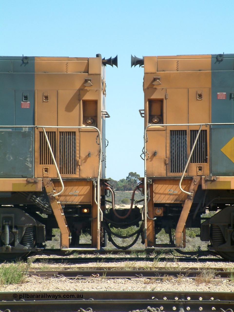 030404 125227
Port Augusta Spencer Junction yard, a pair of back to back National Rail NR class units built by Goninan as GE Cv40-9i models showing the coupling between two unit, NR 50 serial 7250-08 / 97-252 is on the right. 4th April 2003.
Keywords: NR-class;NR50;Goninan;GE;Cv40-9i;7250-08/97-252;