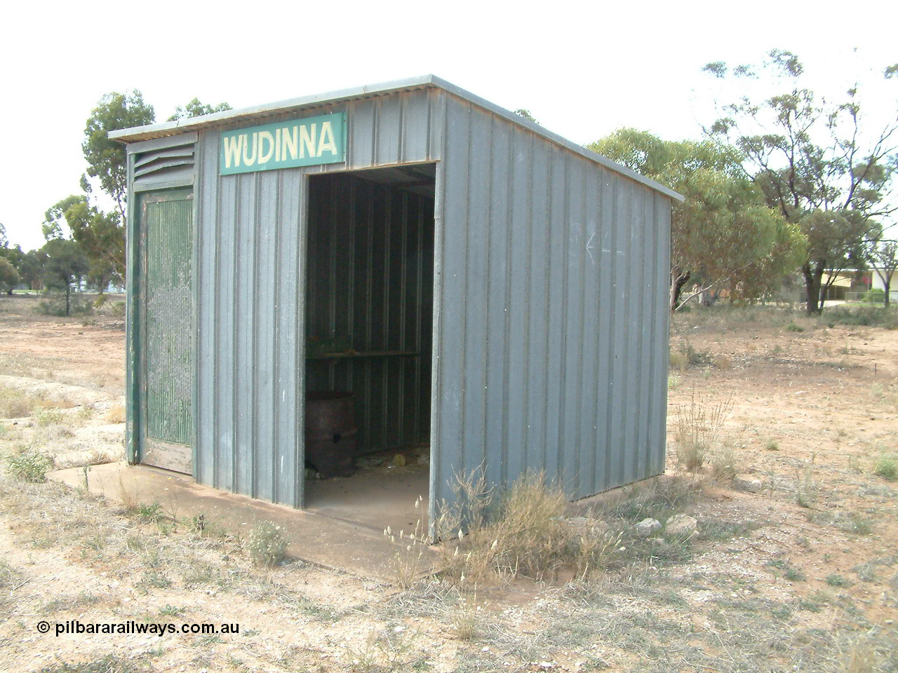 030405 132854
Wudinna, train control cabin and waiting room, elevation from south west, 5th April 2003.
