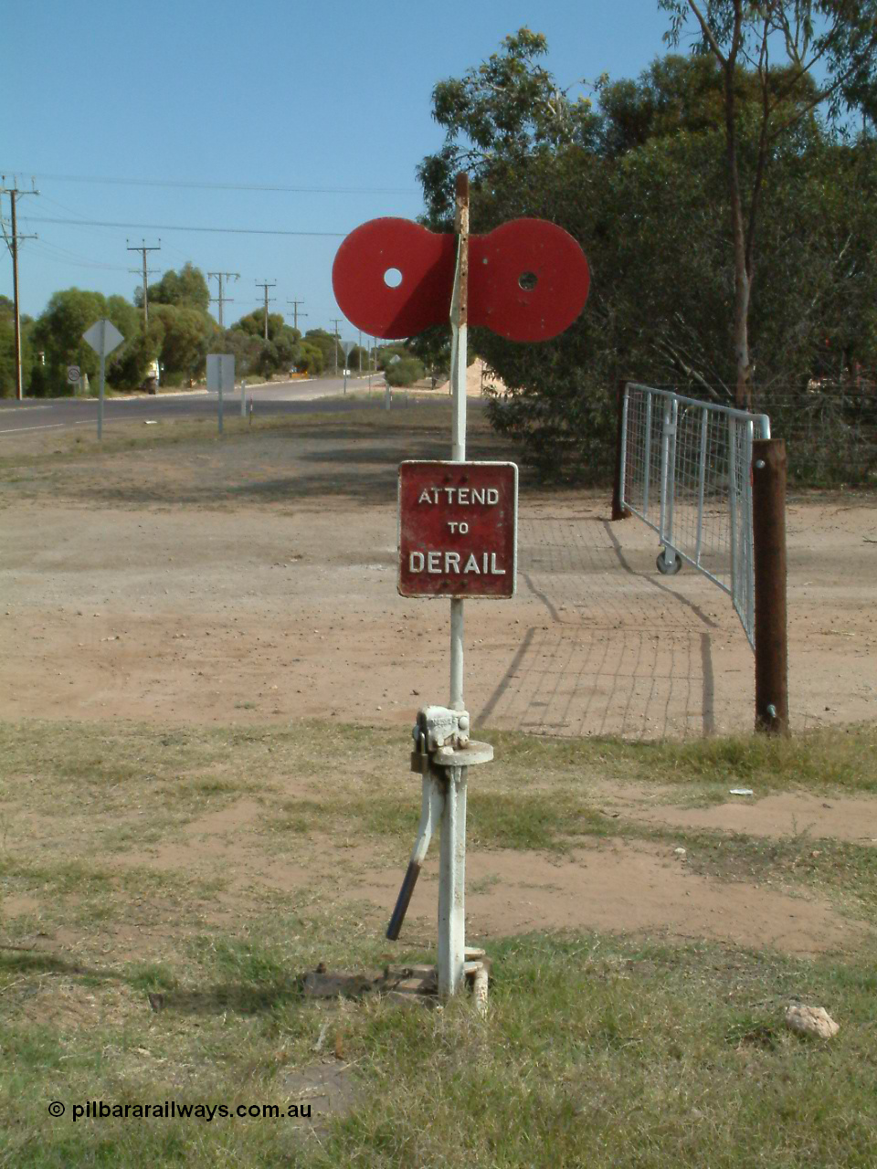 030405 133536
Wudinna, view of vertical point lever and 'dumbbell' point indicator, 5th April 2003.
