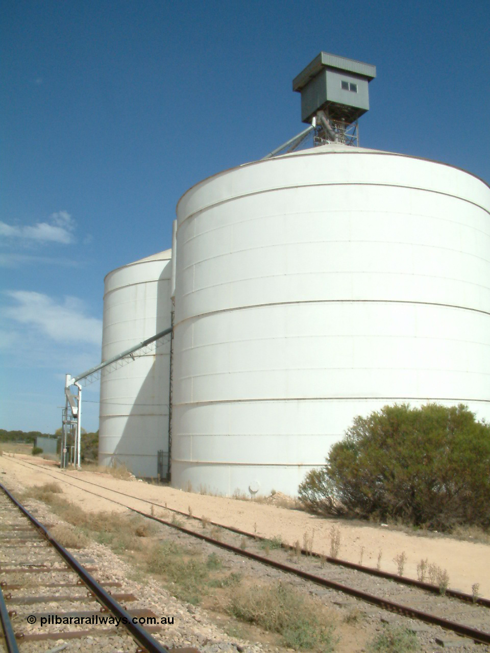 030405 140252
Kyancutta, yard view of the Ascom Jumbo silo complex and outflow spout, looking south, 5th April 2003.
