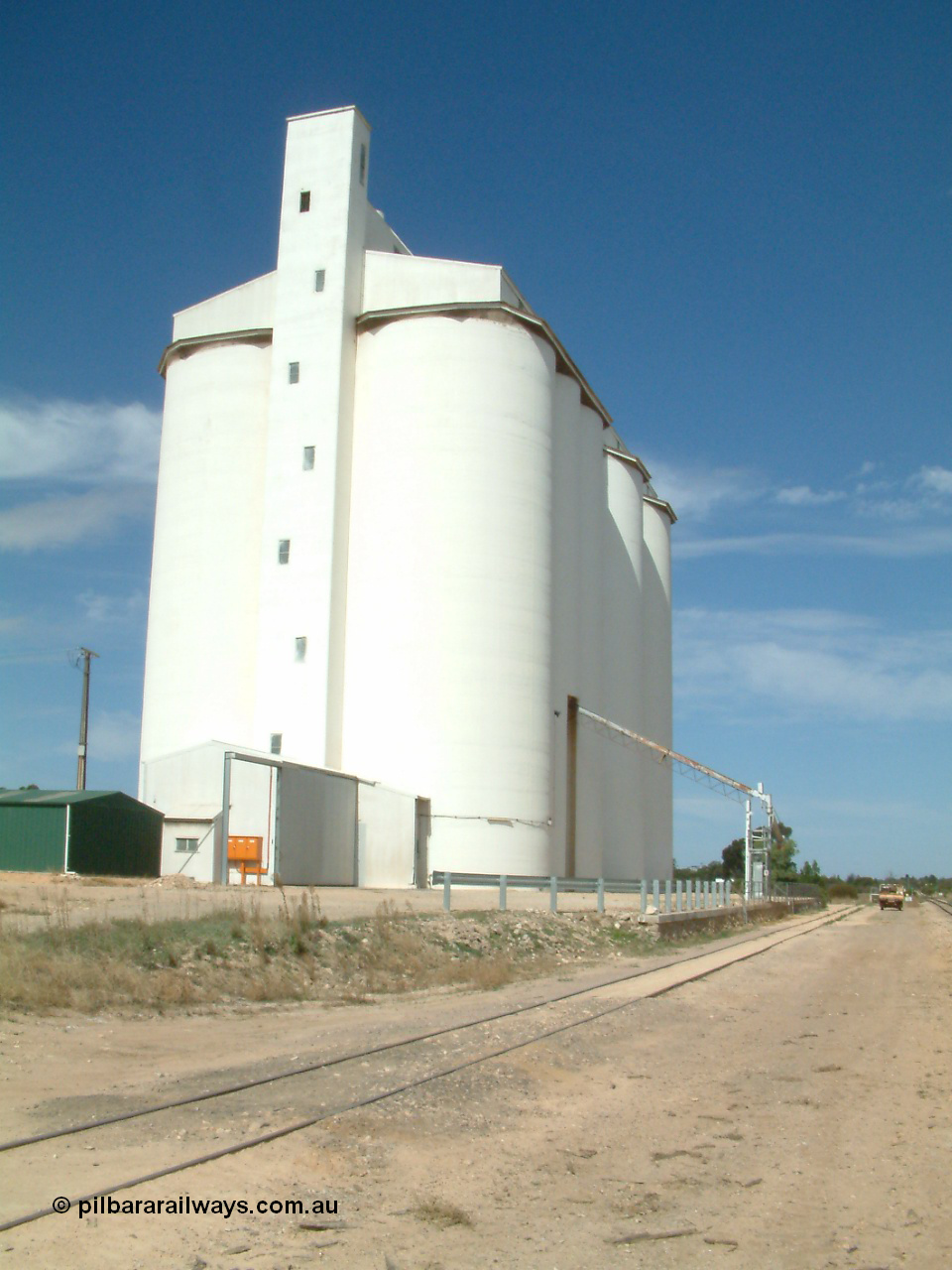 030405 140314
Kyancutta, yard view of concrete silo complex for SACBH and outflow spout, looking south, 5th April 2003.
