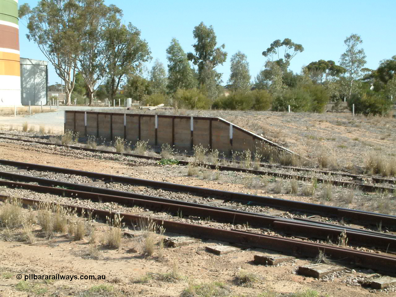 030405 145612
Warramboo, track view across to loading ramp located at the northern end of the sidings, 5th April 2003.
