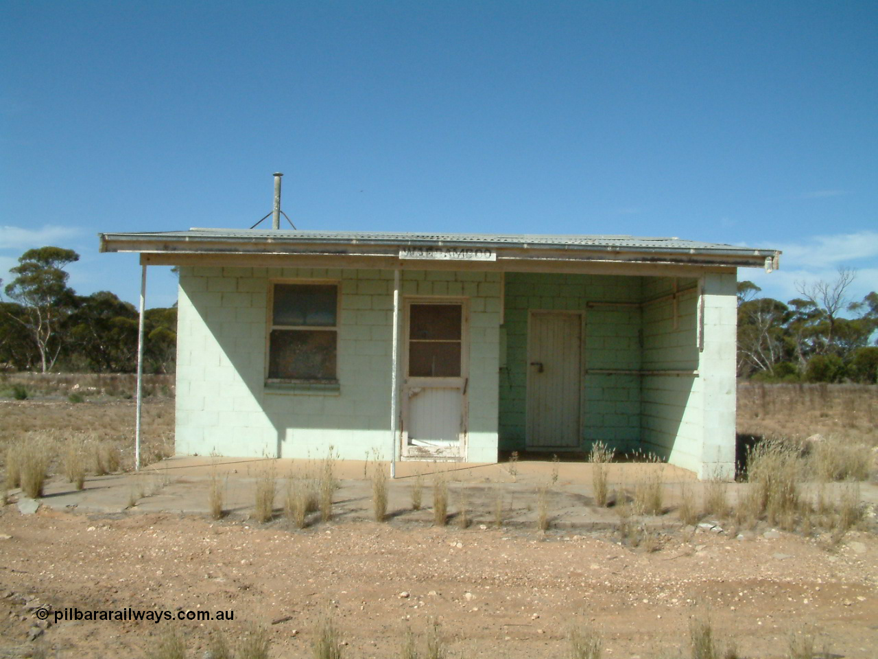 030405 145711
Warramboo, station located at the 190.2 km and originally opened in May 1913, front or western elevation view of station building and shelter, 5th April 2003.
