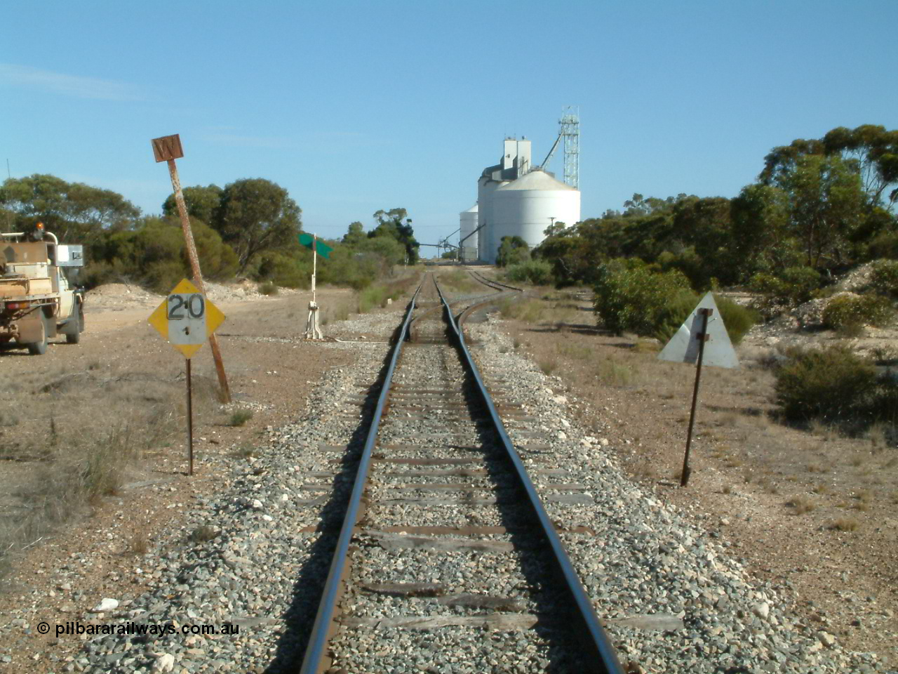 030405 154311
Lock, yard overview looking south from the northern end with speed limit and whistle boards, points and point lever and indicator for siding, silo complex visible in the background, 5th April 2003.
