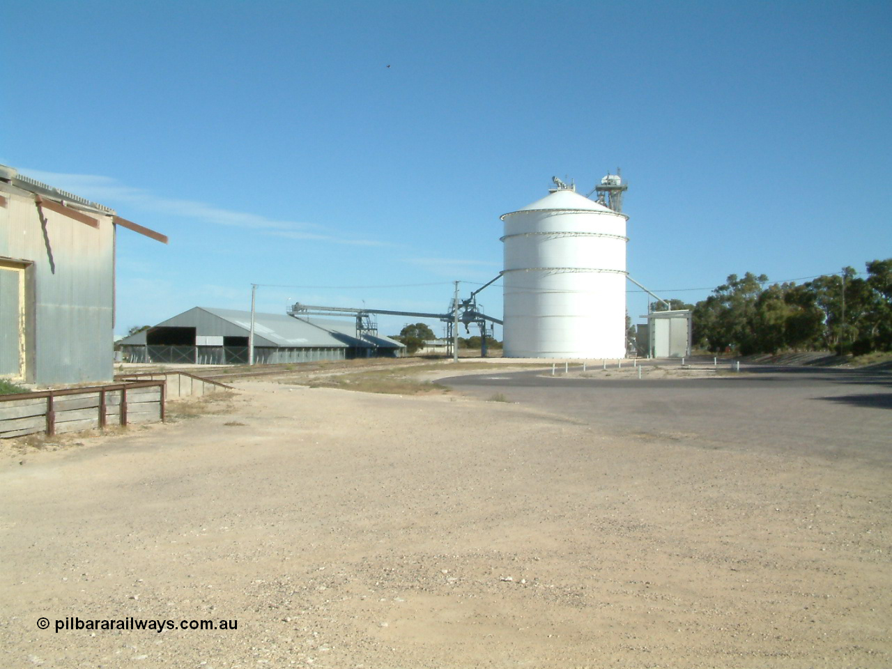 030405 155014
Lock, yard view with goods shed on the left, horizontal grain shed and Ascom style silo complex, known as Block 5, 5th April 2003.
