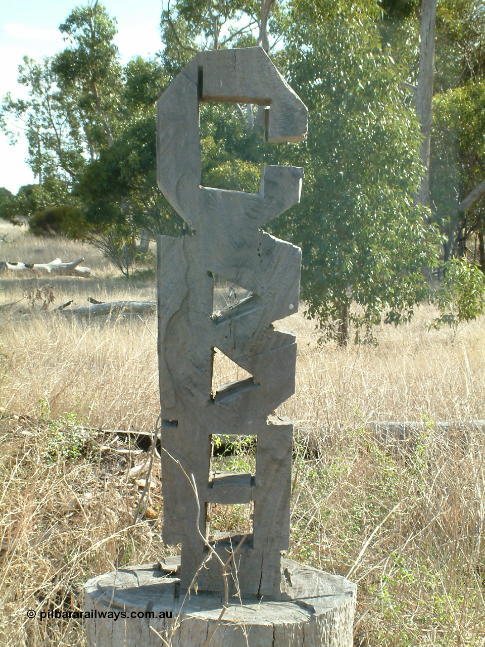 030406 091455
Yeelanna, chainsaw art 'C B H' by CBH workers. 6th April 2003.
