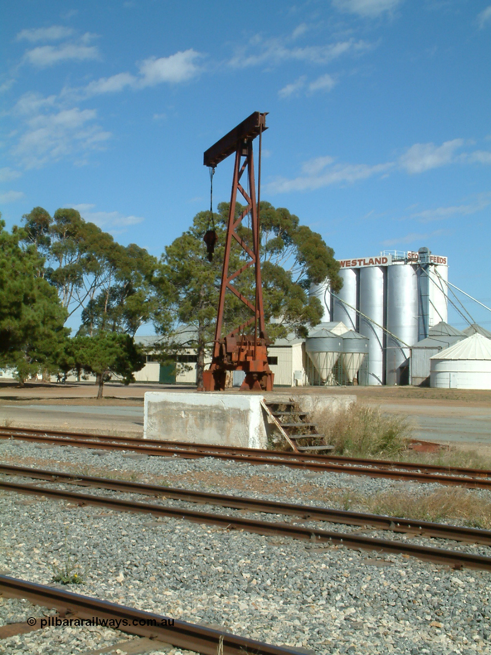 030406 095314
Cummins, 5 ton revolving jib crane on plinth, tracks from camera are Buckleboo line - siding, mainline and grain siding. 6th April 2003.

