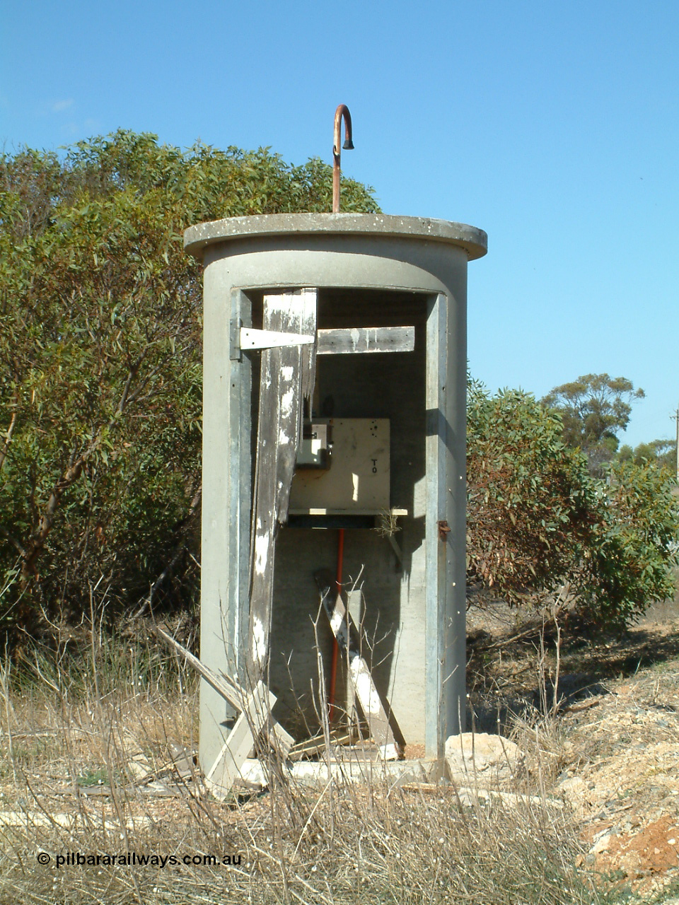 030406 101434
Cummins, concrete train control booth, located south of Cummins yard. 6th April 2003.
