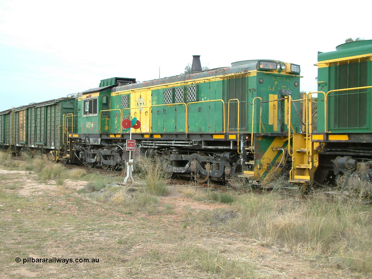 030407 082744
Wudinna, empty grain train shunts back into the grain siding, former Australian National locomotive AE Goodwin ALCo model DL531 830 class units 851 serial 84137 has been on the Eyre Peninsula since delivered in 1962. 7th April 2003.
Keywords: 830-class;851;AE-Goodwin;ALCo;DL531;84137;