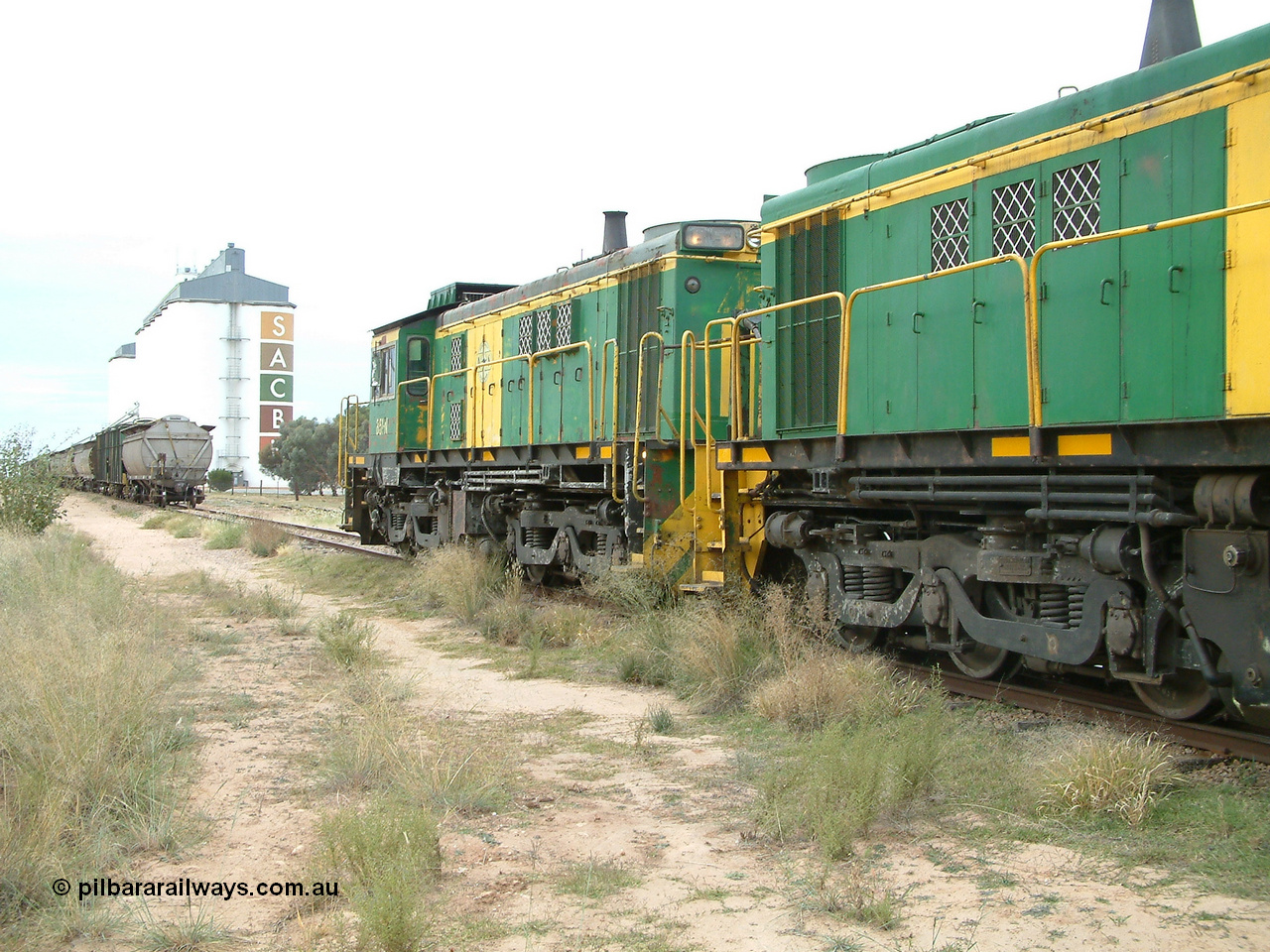 030407 083359
Wudinna, empty grain train shunts back onto train on the mainline, former Australian National Co-Co locomotive AE Goodwin ALCo model DL531 830 class units 851 serial no. 84137 has been on the Eyre Peninsula since delivered in 1962. 7th April, 2003.
Keywords: 830-class;851;AE-Goodwin;ALCo;DL531;84137;