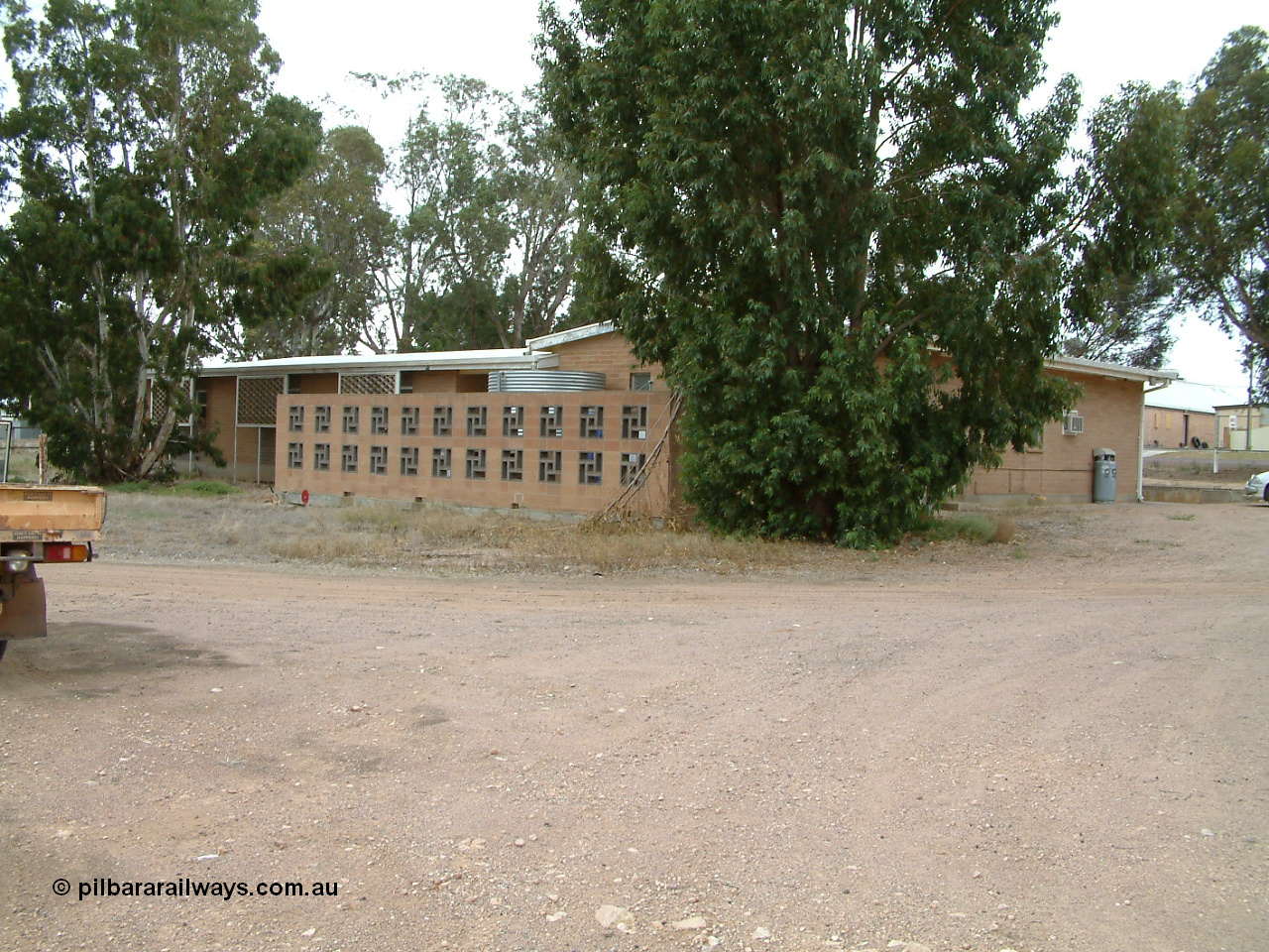 030407 094613
Minnipa, view of crew barracks, still in use at time of photo, 7th April, 2003.
