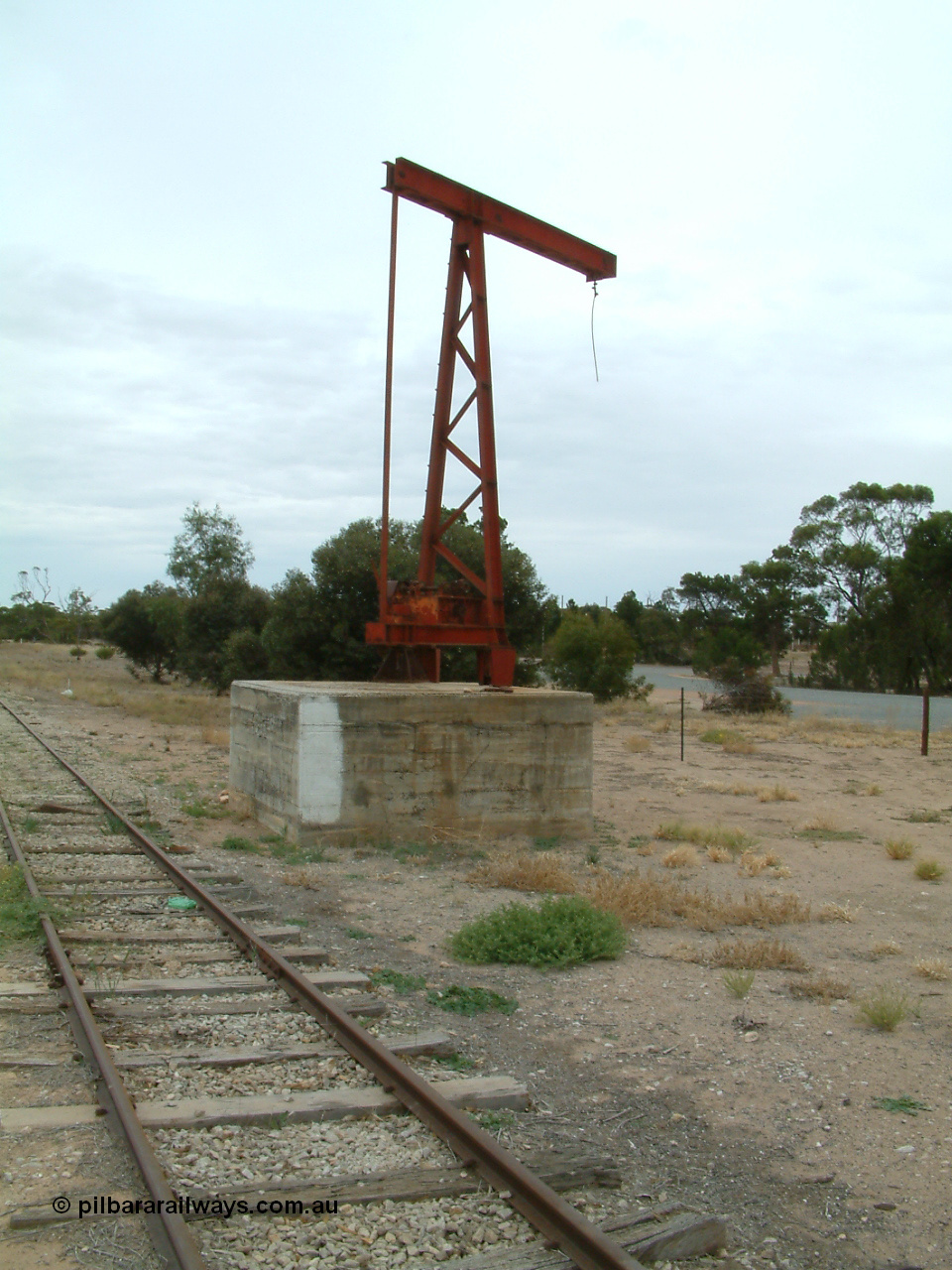 030407 105011
Poochera, rotating jib crane on plinth, view looking north. 7th April 2003.
