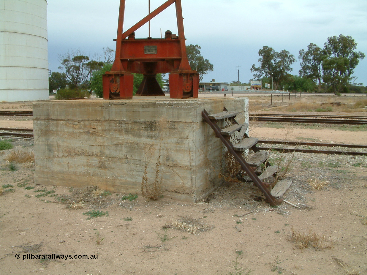 030407 105719
Poochera, concrete plinth for the rotating jib crane, in the background is the Poochera Roadhouse.
