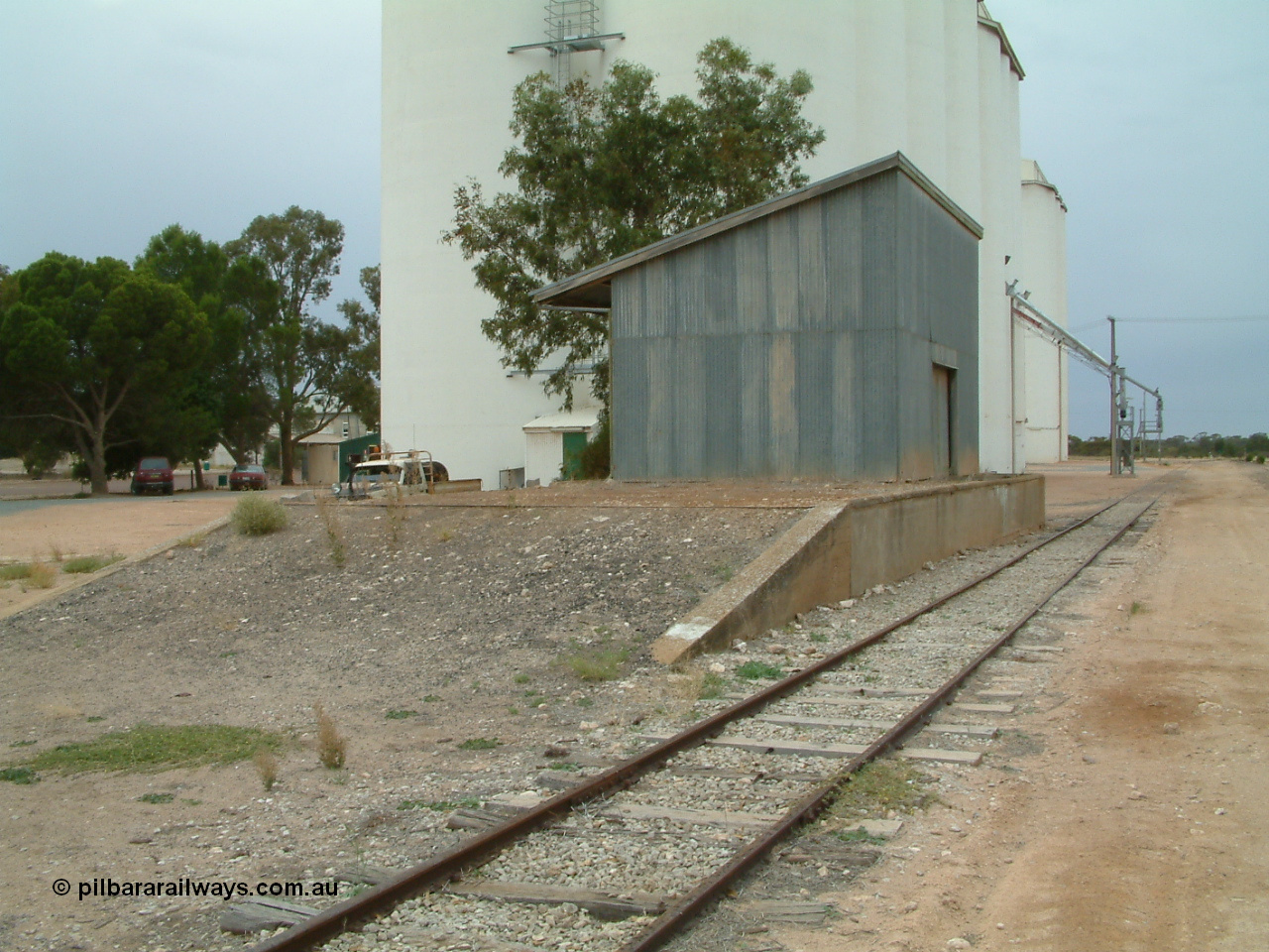 030407 105741
Poochera goods shed and loading ramp in front of the concrete silo complex.
