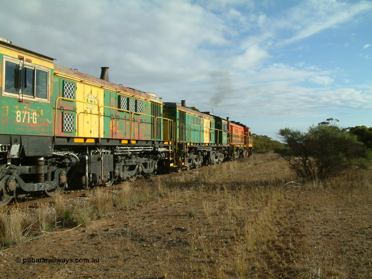 030409 081026
Warramboo, empty grain train powers away towards Kyancutta behind DA class DA 7 leading two 830 class units 872 and 871.
Keywords: 830-class;871;AE-Goodwin;ALCo;DL531;G3422-1;