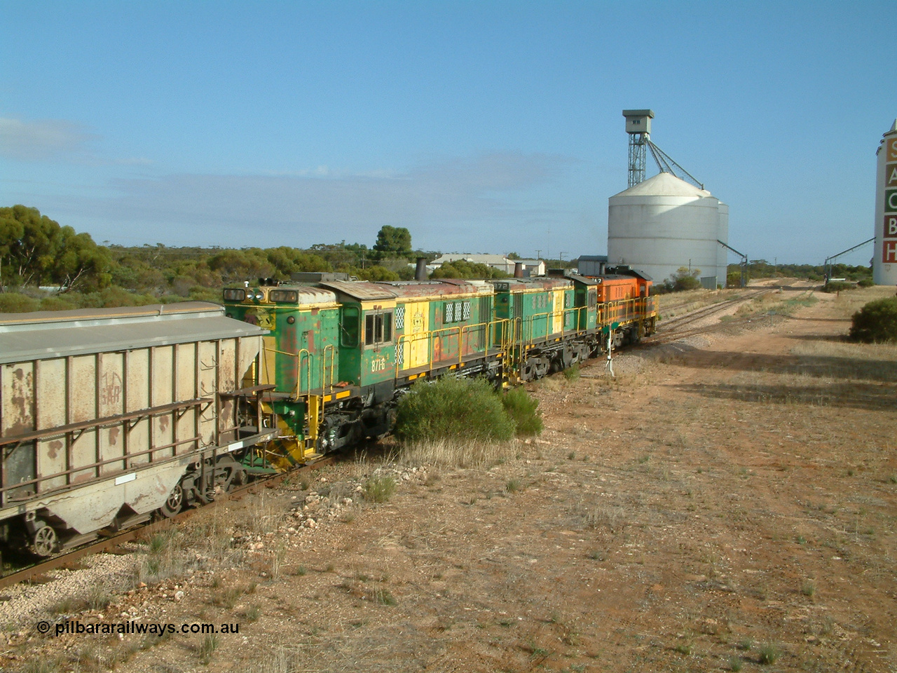 030409 084542
Kyancutta, empty grain train runs through the yard behind rebuild DA class unit DA 7 in Australian Southern orange and black livery leading a pair of AE Goodwin built ALCo model DL531 830 class units 872 and 871 with a string of grain waggons.
Keywords: 830-class;871;AE-Goodwin;ALCo;DL531;G3422-1;